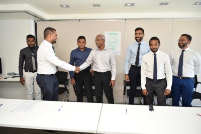 އިބޫ ޒުވާން ވިޔަފާރިވެރިންނާ ބައްދަލުކުރައްވައިފި