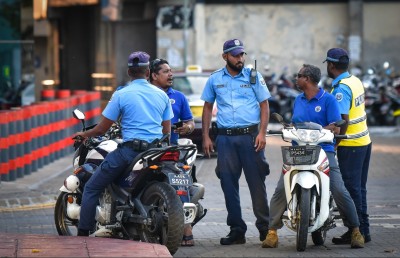 ފުލުހުން އިލެކްޓްރިކް ހަތިޔާރު ބޭނުން ކުރަން ފަށަނީ