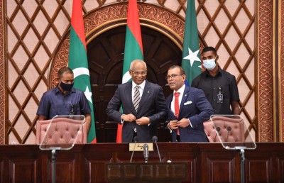 ޓެކްސް ބިލާ އެކު ދެ ފެކްޝަންގެ ފަހު ތަޅާލުންގަނޑު!