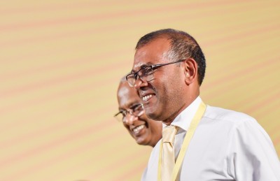 މަލާމާތުގެ ރާގަކުން ނަޝީދު: މެންބަރުން ރައީސް އަރިހަށް ވަޑައިގަތީ ގަރުދިޔަ އާއި ބަތް ކާން