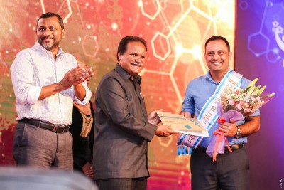 އޭޑީކޭ ހޮސްޕިޓަލްގެ "އެމްޕްލޯއީ އޮފް ދަ އިޔަ"އަށް ޑރ. އީޝްވަރު