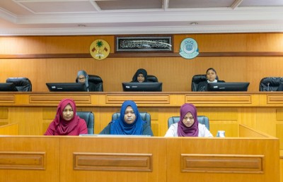 އަންހެން ފަނޑިޔާރުންގެ ބެންޗަކުން ހައި ކޯޓުގައި ފުރަތަމަ ފަހަރަށް ޝަރީއަތެއް