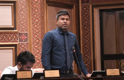 ޕީޕީއެމް މެންބަރު ހުސެއިން ވޯޓު ދެއްވީ ޓެކްސް ބިލާ އެއްކޮޅަށް!
