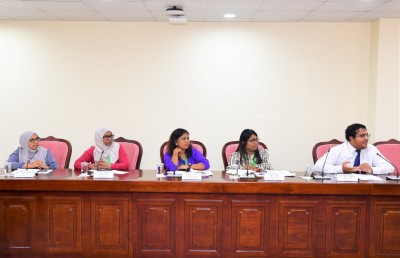 ފަގީރުންނާއި މުއްސަނދިންނަށް އެއްހަމައަކުން އާސަންދަ ދިނުން ބަދަލުކުރަން ގާނޫނެއް ހަދަނީ