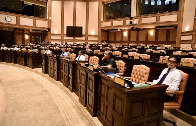 ލޮކްޑައުން އުވައިނުލަނީސް މަޖިލީހުގެ ޗެމްބަރުގައި ޖަލްސާތައް ފަށަނީ