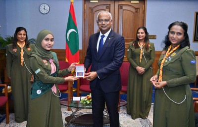 ރަށެއްގެ ސްކޫލެއްގެ ދަރިވަރަކަށް ފުރަތަމަ ފަހަރަށް ގާލް ގައިޑްގެ ޕްރެޒިޑެންޓްސް ބެޖު ލިބިއްޖެ