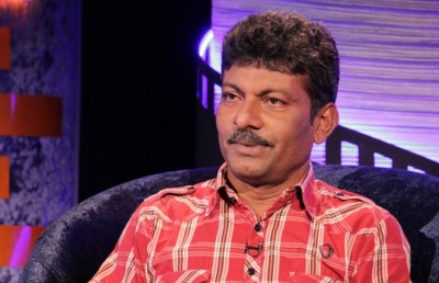 މަޝްހޫރު ފިލްމު ޑައިރެކްޓަރު ނިމާލް ނިޔާވެއްޖެ