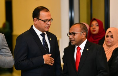 ސަރުކާރު ބައިބައިވެއްޖެ، އެއް ހައްލަކީ ބަރުލަމާނީ ނިޒާމުގެ ވޯޓު: އާދަމް ޝަރީފް
