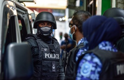 ޓެރަރިސްޓު ހަމަލއެއް ދޭން އުޅުނު ކަމަށް ބުނާ މީހުންގެ ތެރެއިން ފަސް މީހަކު ޝަރީއަތް ނިމެންދެން ބަންދަށް