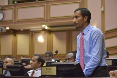 65 އަަހަރުން މަތީގެ މީހުންނަށް ވެރިކަމަށް ކުރިމަތި ލެވޭ ގޮތަށް އިސްލާހު ހުށައަޅަނީ