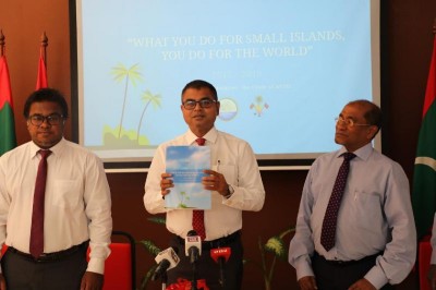 މޫސުމަށް އަންނަ ބަދަލުތަކާ ގުޅޭ ފޮތެއް ނެރެފި