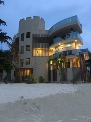 އާރަށުގައި ރައީސް ޔާމީން ބިނާ ކުރެއްވި "ގެކޮޅު" ފޮޓޯތައް އާންމުވެއްޖެ