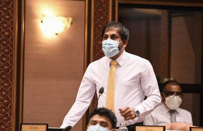 ގާނޫނުއަސާސީ އަށް ބަދަލު ގެންނަ ބިލު ލަސްކުރެއްވި ކަމުގެ ތުހުމަތަށް ނަޝީދު ރައްދު ދެއްވައިފި