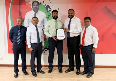 މެންބަރު ޝަހުދީ ޖޭޕީ އަށް ސޮއިކުރައްވައިފި