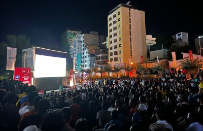 އުރީދޫން ސިޓީ ކައުންސިލާ އެކު ހެދި އާޓިފިޝަލް ބީޗް ފޭން ޒޯން ފުރިބާރުވެފައި