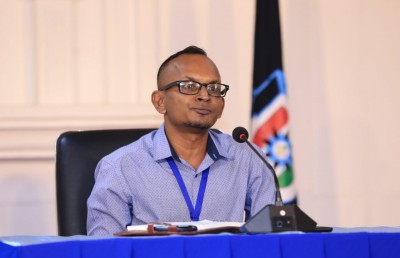 ވިޔަފާރިކުރެވޭނީ ހެނދުނު 9:00 އިން ރޭގަނޑު 9:00 އަށް