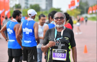 ރާއްޖޭގެ އެންމެ ދޮށީ މެރެތަން ދުވުންތެރިޔާ އަށް ސްޓްރޯކެއް ޖެހިއްޖެ