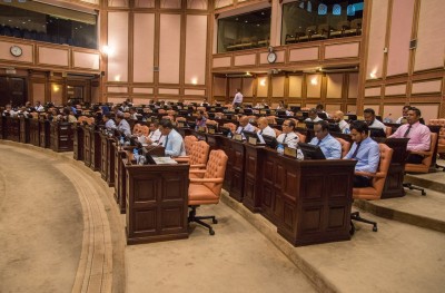 އިތުރު ގަޑީގެ ފައިސާ އުނިކުރީ ގާނޫނާ ޚިލާފަށް ކަމަށް ބުނެ މައްސަލަ މަޖިލީހަށް