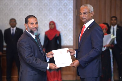 މަގާމާ ހަވާލުވިއިރު ދައުލަތް އޮތީ ބޮއްސުންލާފަ: އިމްރާން