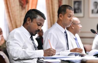 ގައިންގަޔަށް އަރާ ބަލިތަކާ ބެހޭ ގަވާއިދު ނެތުމުން ކަރަންޓީނާ މެދު ސުވާލު އުފެއްދޭ: އުޝާމް
