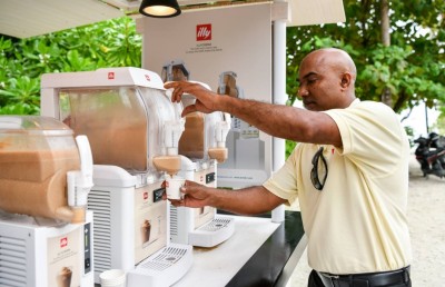 މާލޭގެ ގިނަ ރެސްޓޯރަންޓުތަކަކަށް ސިމްޑީގެ އިލީ ކްރީމާ