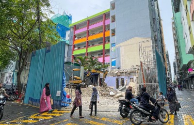 އަހުމަދިއްޔާ ސްކޫލުގެ އޮފީސް ތަޅާލައި 10 ބުރީގެ އިމާރާތެއް ހަދަނީ