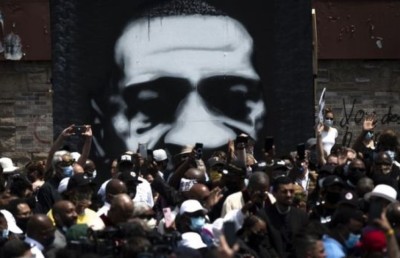 ފްލޮއިޑުގެ މަރަކީ ނަސްލީ ތަފާތު ކުރުމުގެ ވަބާގެ ނަތީޖާ: ވަކީލް