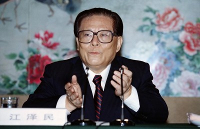 ޗައިނާގެ ކުރީގެ ރައީސް ޖިއެންގް ޒެމިން އަވަހާރަވެއްޖެ