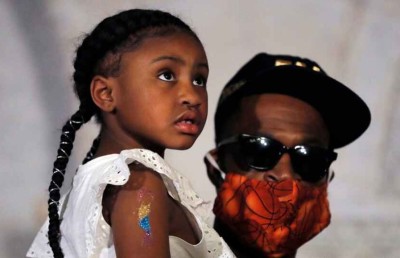 ޖޯޖް ފްލޮއިޑްގެ ދަރިފުޅުގެ ކިޔެވުމުގެ ހަރަދު ކަންޔޭގެ ފަރާތުން