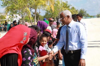 ސަރުކާރުގެ ވެރިންނަށް މަރުހަބާ ދެންނެވުމަށް ސުކޫލް ކުދިން ނުނެރުމަށް އަންގައިފި
