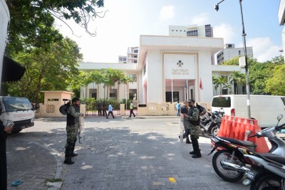 ކޮމިޓީއަށް ތައްޔާރު ނުވެވިގެން އާދަމް ޝަރީފުގެ ބަހެއް ނުނެގުނު