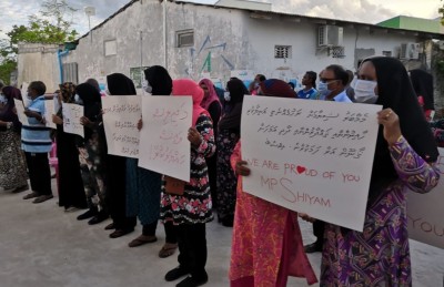 ޝިޔާމަށް އަނިޔާކުރި މީހުންނަށް ފިޔަވަޅު އަޅަން ގޮވާލައި ނައިފަރުގައި މުޒާހަރާކޮށްފި