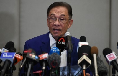 މެލޭޝިޔާގައި ވަޒީރުންގެ މުސާރައިން 20 ޕަސެންޓް ކަނޑަނީ