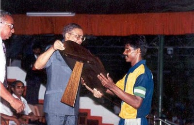 ޕެލޭގެ ކުޅުން ހަމަ ލޮލުން، މައުމޫނަށް ދެން ދެއްވުނީ ފުޓްބޯޅަ އަށް ހިތް