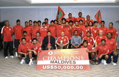ޕެލޭގެ ކުޅުން ހަމަ ލޮލުން، މައުމޫނަށް ދެން ދެއްވުނީ ފުޓްބޯޅަ އަށް ހިތް