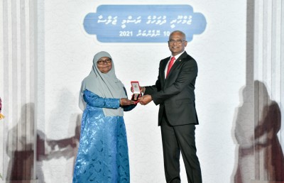 ދައުލަތަށް ހިދުމަތްކުރުމުގެ އިނާމު ދިނުން އަންނަ އަހަރަށް ފަސްކޮށްފި