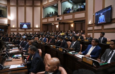 ކޮވިޑް ފްރީ ޒޯން ކަނޑައަޅައި، އިގްތިސާދު ހުޅުވަން ގޮވައިލާ ގަރާރެއް މަޖިލީހަށް ހުށަހަޅައިފި