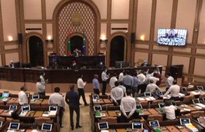 ހަމަނުޖެހުންތަކާ ގުޅިގެން އިދިކޮޅުން މާދަމާގެ ޖަލްސާ ބޮއިކޮޓްކޮށްފި