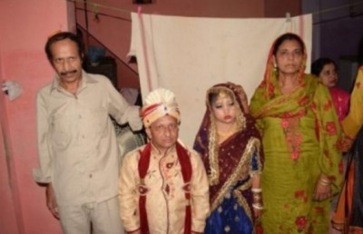 ދެމަފިރިންގެ އިސްކޮޅުގައި ވެސް ތިން ފޫޓް