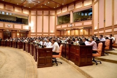 ފަސް ބިލެއް މަޖިލީހަށް ބަލައިގަނެ ކޮމިޓީއަށް