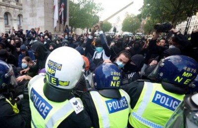 ފްލޮއިޑްގެ މަރުން ދުނިޔެ ގުޑައިފި، ހުސް މުޒާހަރާ