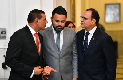 މަޖިލީހުގެ ރައީސް ނަޝީދު މާފަށް އެދެންޖެހޭ: އާދަމް ޝަރީފް