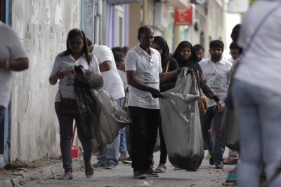 އިއްޔެ މާލެއިން 775 ޓަނުގެ ކުނި ނެގި