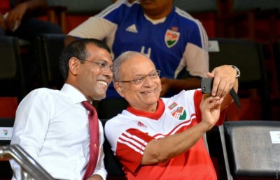 ޕެލޭގެ ކުޅުން ހަމަ ލޮލުން، މައުމޫނަށް ދެން ދެއްވުނީ ފުޓްބޯޅަ އަށް ހިތް