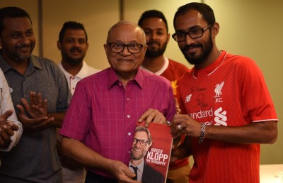 ޕެލޭގެ ކުޅުން ހަމަ ލޮލުން، މައުމޫނަށް ދެން ދެއްވުނީ ފުޓްބޯޅަ އަށް ހިތް