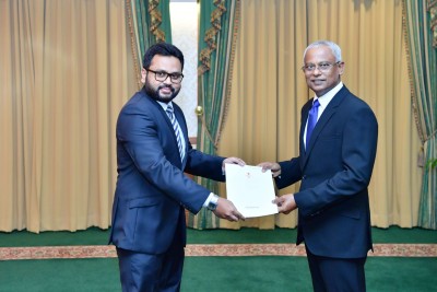 އިމިގްރޭޝަން ކޮންޓްރޯލާއަކަށް ބޭފުޅަކު ހަމަޖައްސަވައިފި