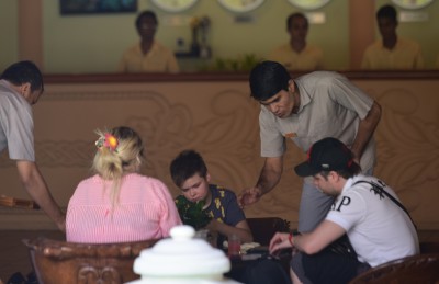 ރިސޯޓްތަކުން ދިވެހިންނަށް ފުރުސަތު ދޭން ގޮވާލި ޕެޓިޝަނަށް އާންމުންގެ ހިޔާލު ހޯދަނީ