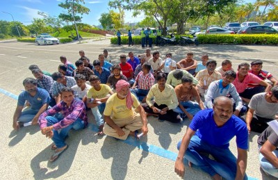 މުސާރަ ނުދީގެން ހާލުގައި ޖެހިފައި ތިބި ޖައުސާގެ މުވައްޒަފުން މިއަދު ވެސް އިހްތިޖާޖުގައި