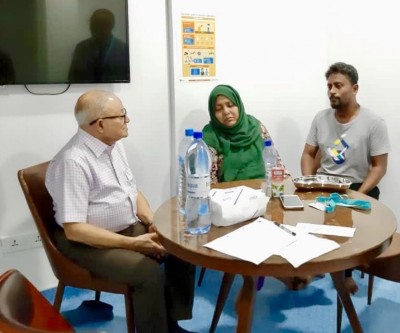 ބަސްތާ ވެއްޓި ނިޔާވި ކުއްޖާގެ އާއިލާއާ މައުމޫން ބައްދަލު ކުރައްވައިފި