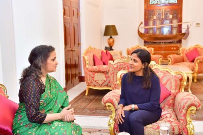 އިންޑިއާ ސަފީރުގެ އަނބިކަނބަލުންނާ ރައީސްގެ އަނބިކަނބަލުން ބައްދަލުކުރައްވައިފި
